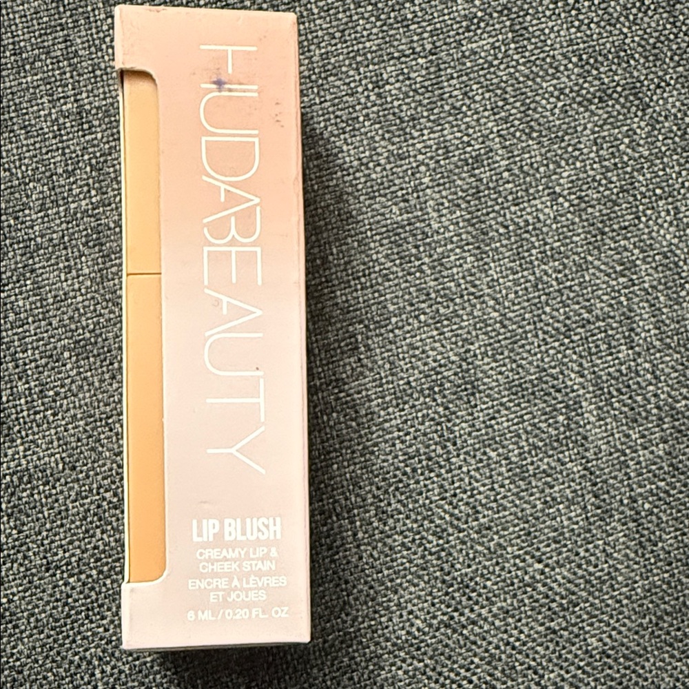 HUDA BEAUTY Lip Blush - Soft Peach Tint
